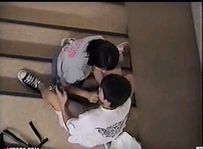 階段で手コキしてるカップルを発見